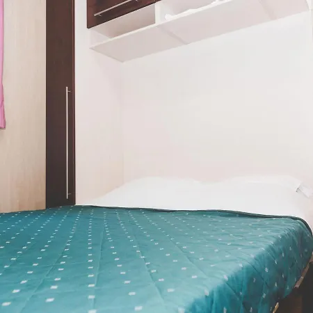 Alpesi faház Detached Chalet With Dishwasher, Located In Natural Region Moncontour