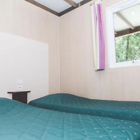 Detached Chalet With Dishwasher, Located In Natural Region Alpesi faház Moncontour